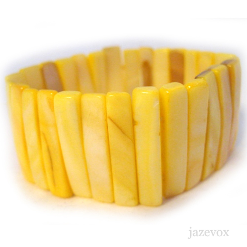 NEW Bangle Bracelet Mother of Pearl Shell Shells